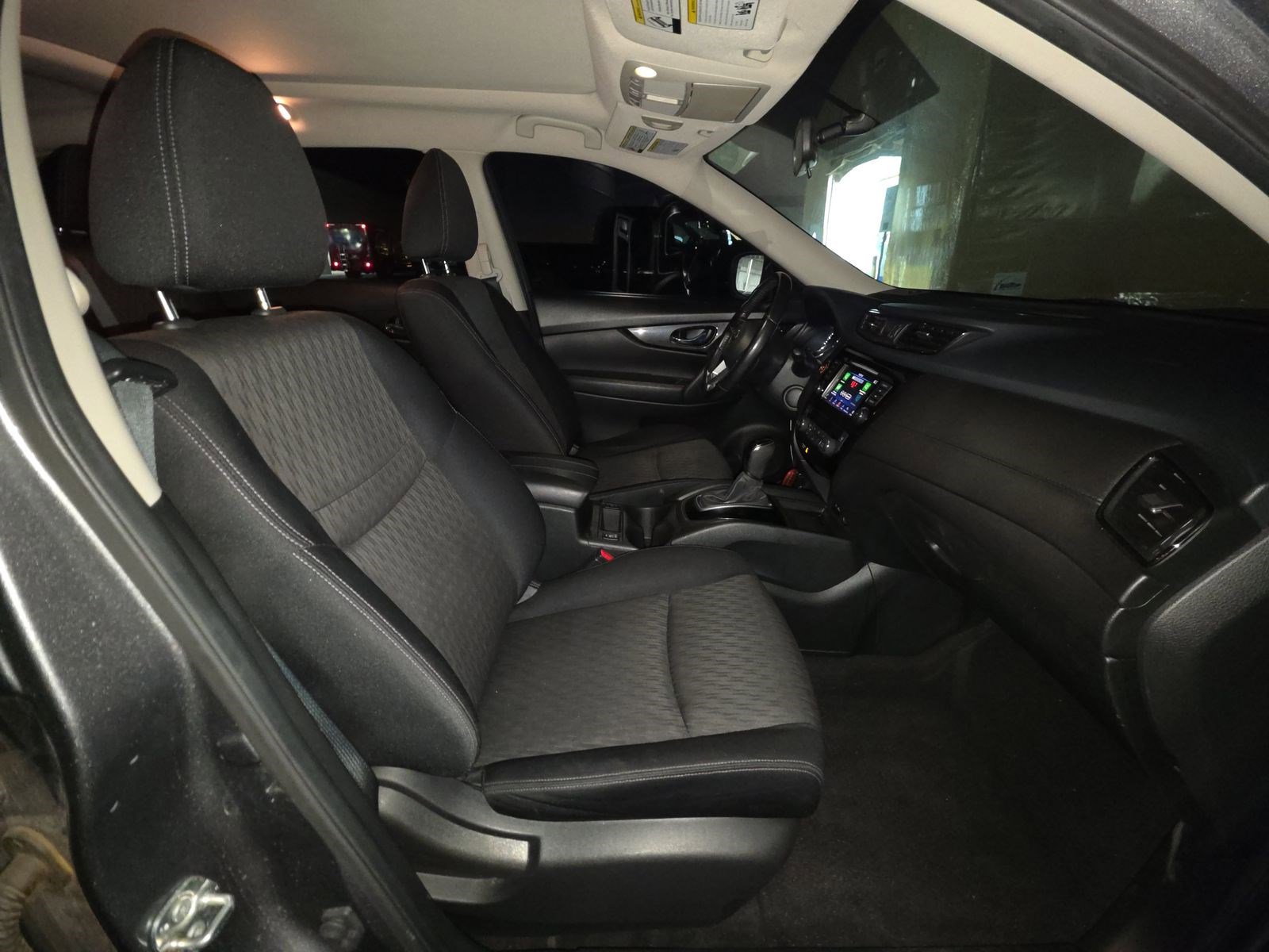 Used 2018 Nissan Rogue SV w/ Sun & Sound Touring Package image 11