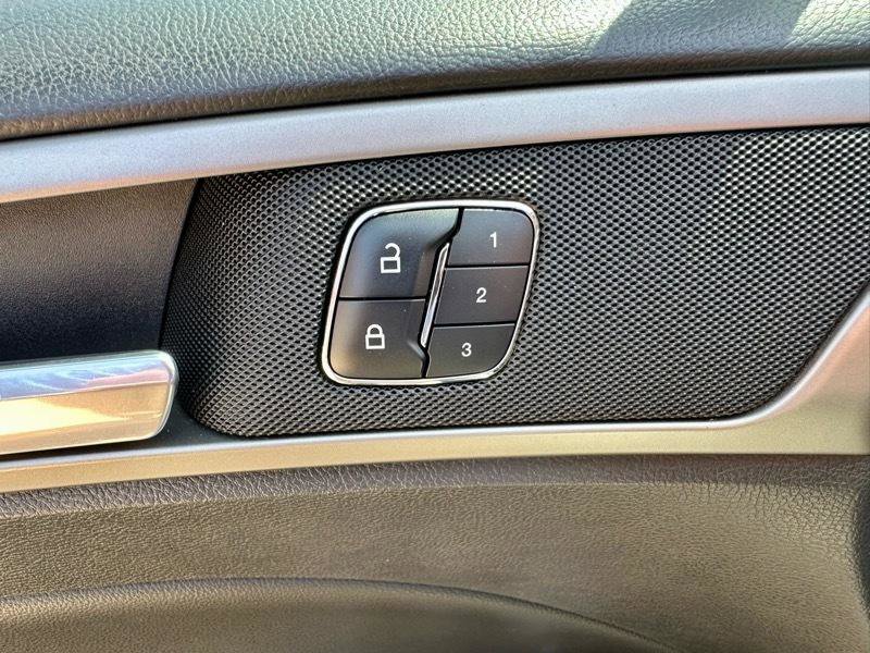 Used 2016 Ford Fusion SE w/ Equipment Group 202A image 8