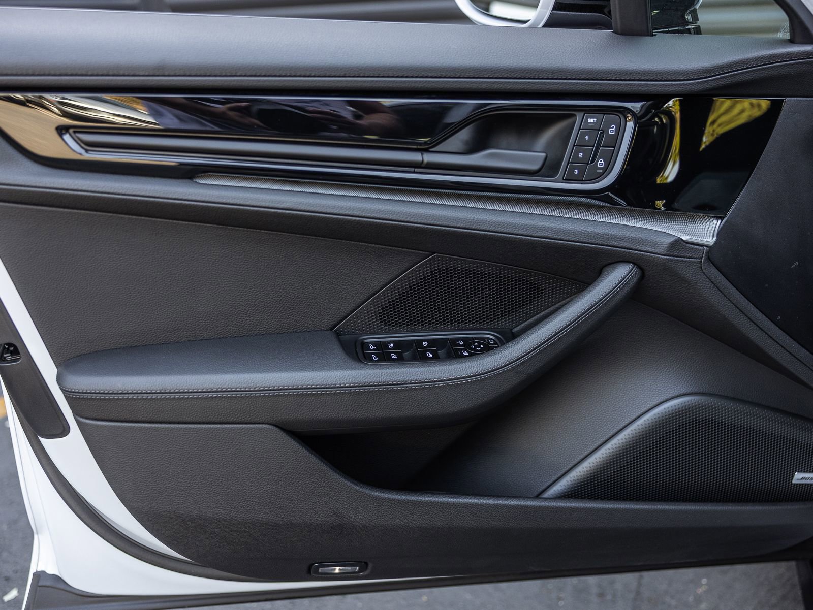 Certified 2025 Porsche Panamera 4 image 20
