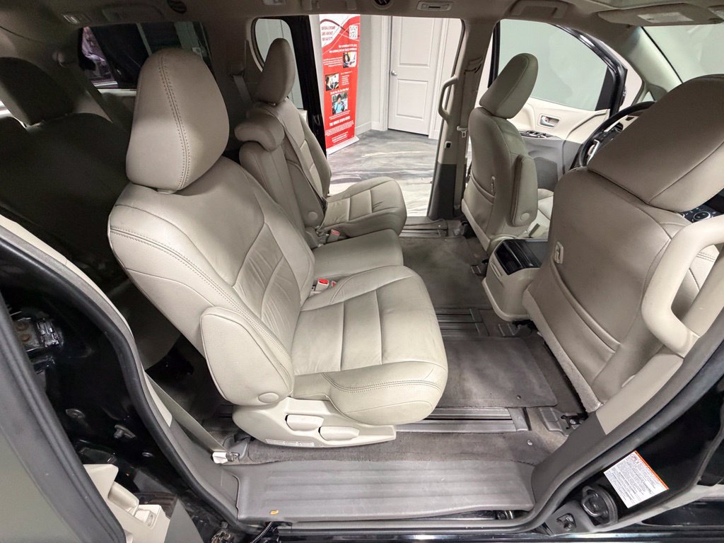 Used 2016 Toyota Sienna XLE w/ XLE Navigation Package FWD image 48