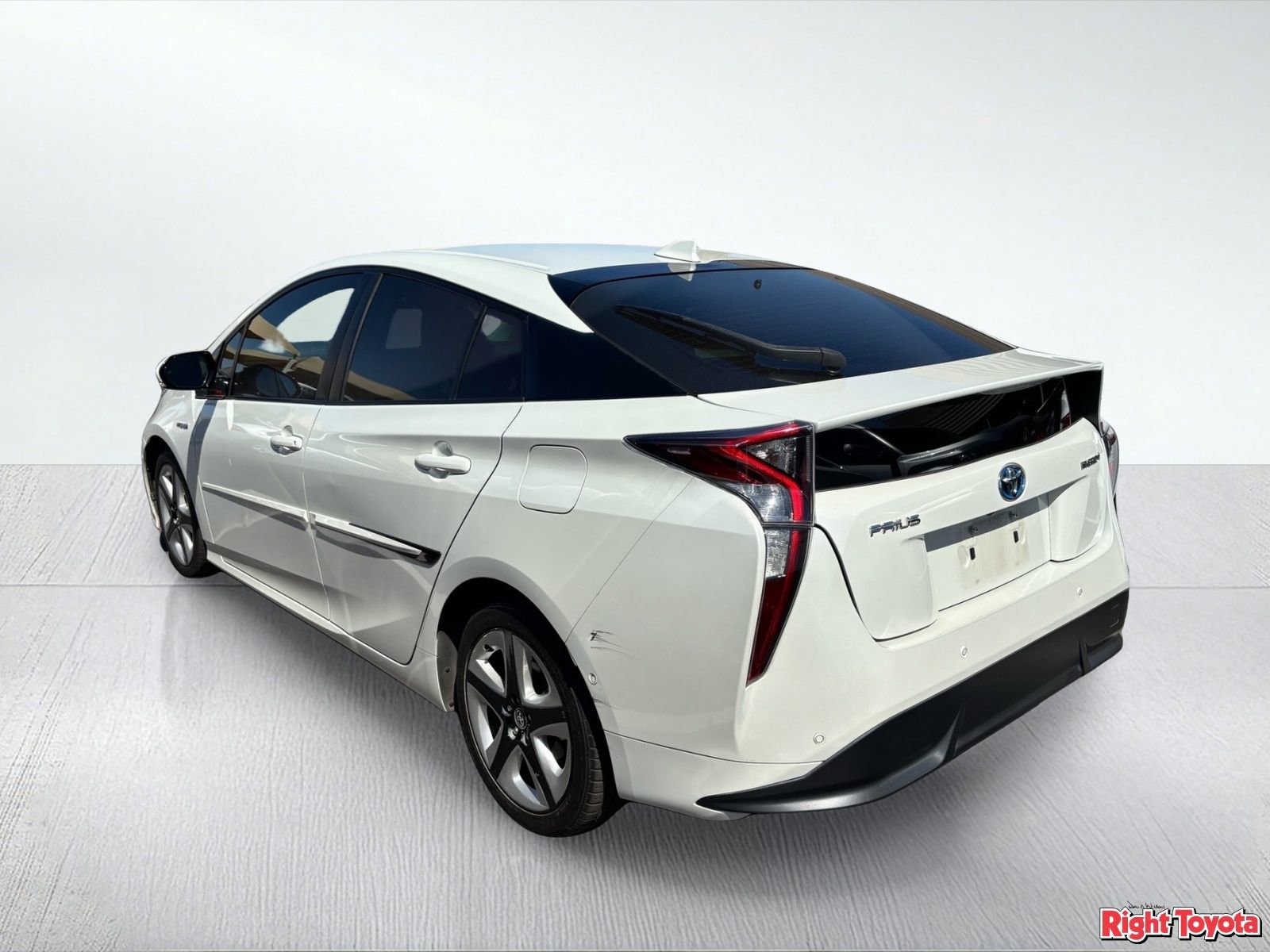 Used 2017 Toyota Prius Three Touring FWD image 3