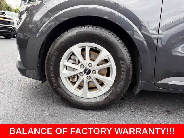 Used 2023 Kia Carnival LX FWD image 9