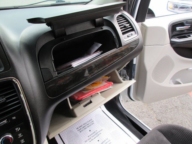 Used 2019 Dodge Grand Caravan SE FWD image 19