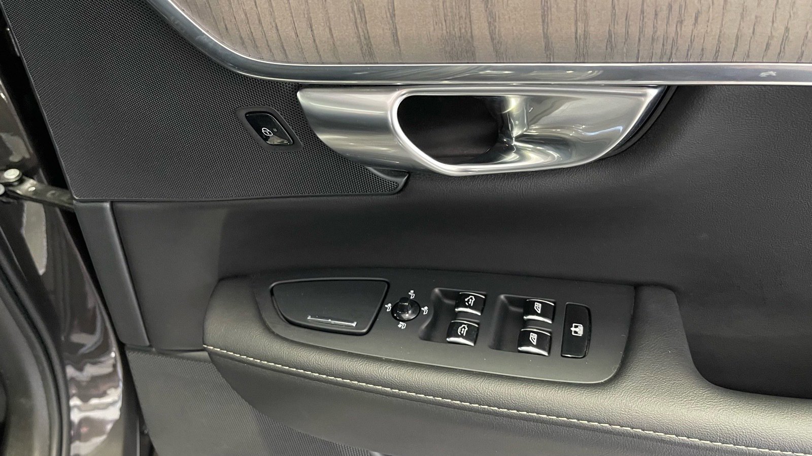 Used 2023 Volvo S90 B6 Ultimate w/ Protection Package Premier image 46