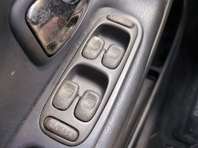 Used 1999 Volvo V70 FWD image 17