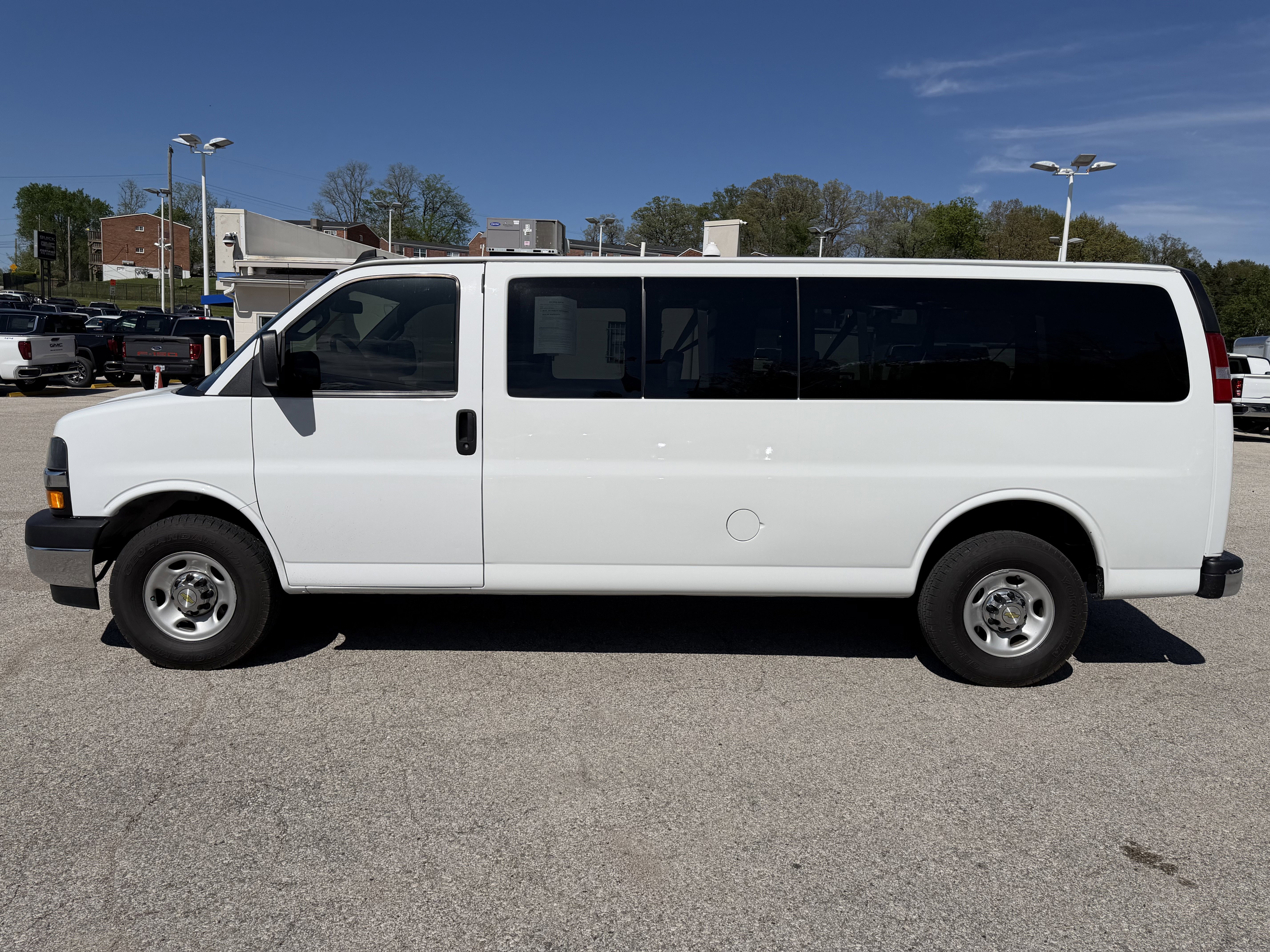 Used 2024 Chevrolet Express 3500 LT w/ LT Preferred Equipment Group RWD image 4