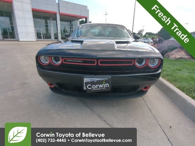Used 2016 Dodge Challenger SXT w/ Driver Convenience Group RWD image 8