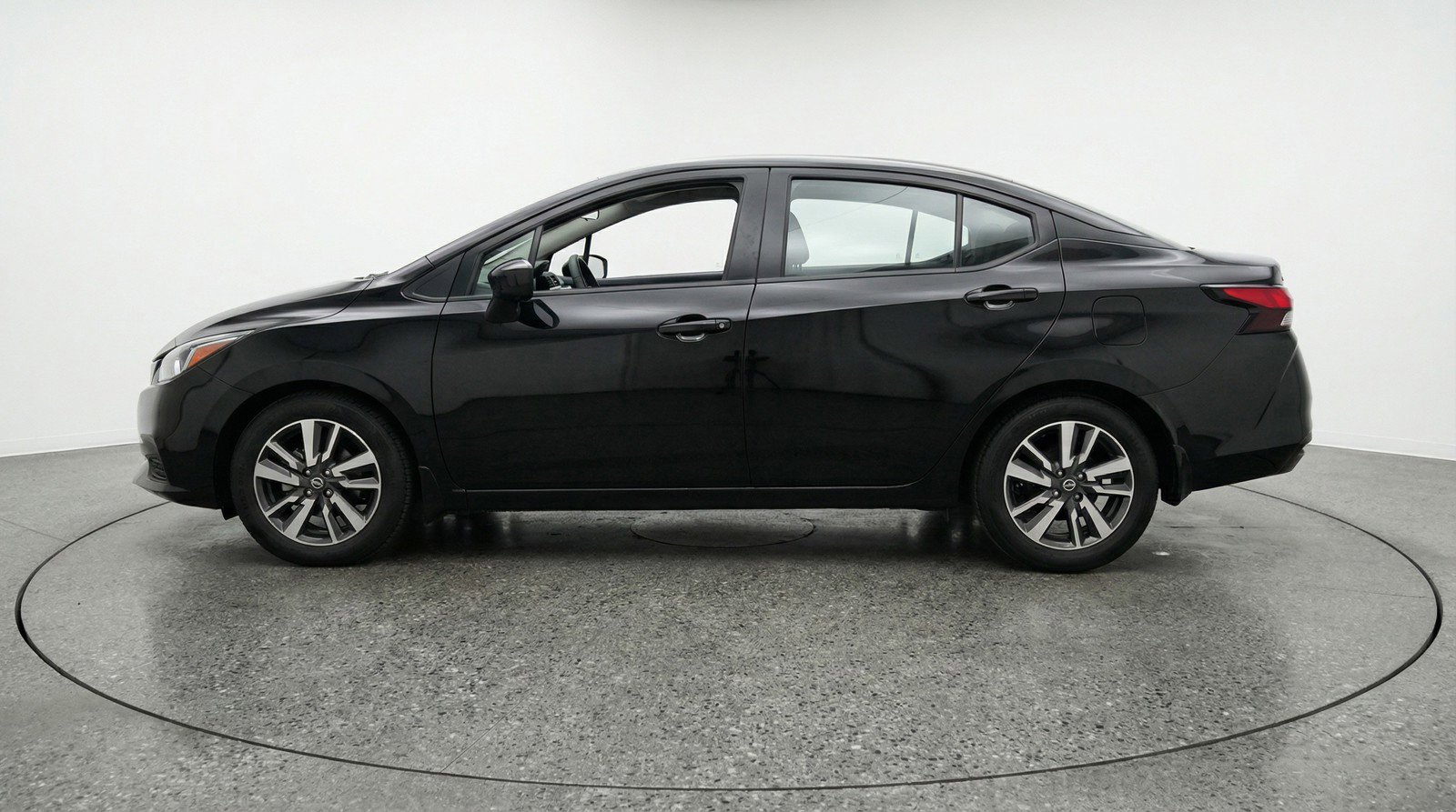 Used 2025 Nissan Versa SV FWD image 5
