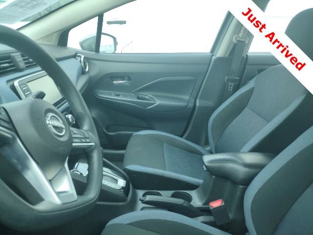 Used 2025 Nissan Versa SV FWD image 14