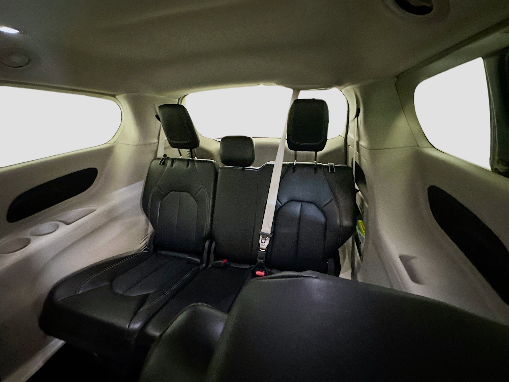 Used 2024 Chrysler Pacifica Touring-L image 29