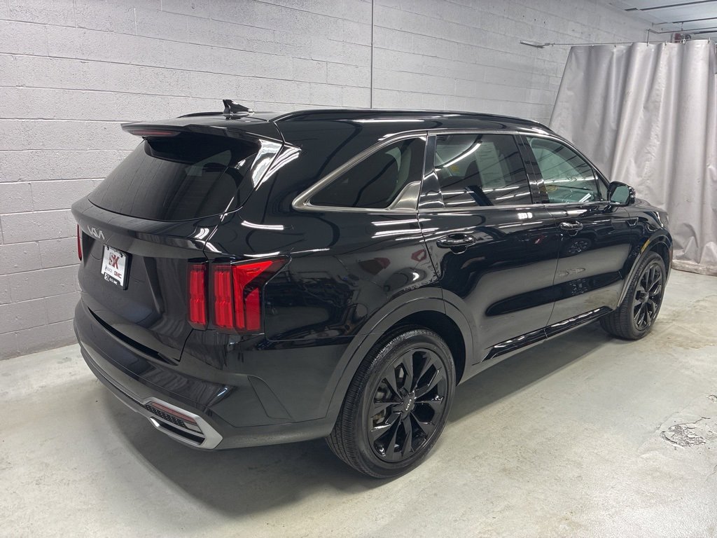 Used 2023 Kia Sorento SX image 2