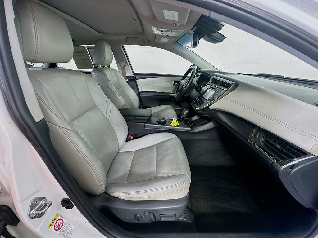 Used 2018 Toyota Avalon Limited image 27