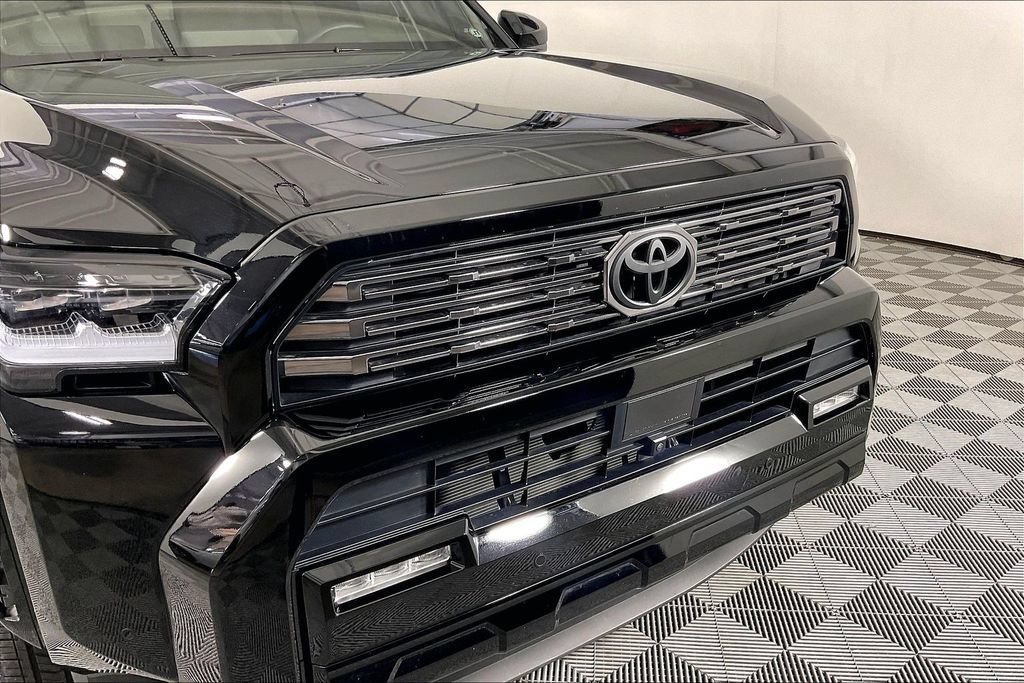 Used 2025 Toyota 4Runner Platinum AWD/4WD image 31