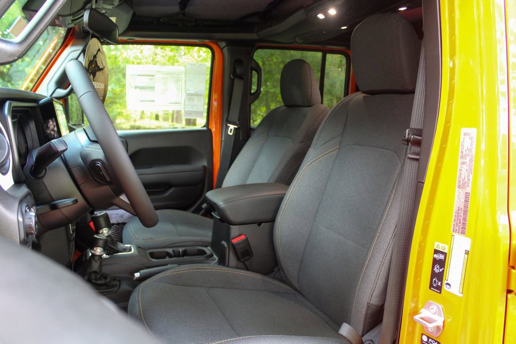 New 2025 Jeep Gladiator Sport image 16