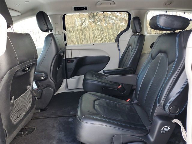 Used 2021 Chrysler Pacifica Touring-L image 23
