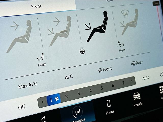 Used 2023 Chrysler Pacifica Touring-L image 20