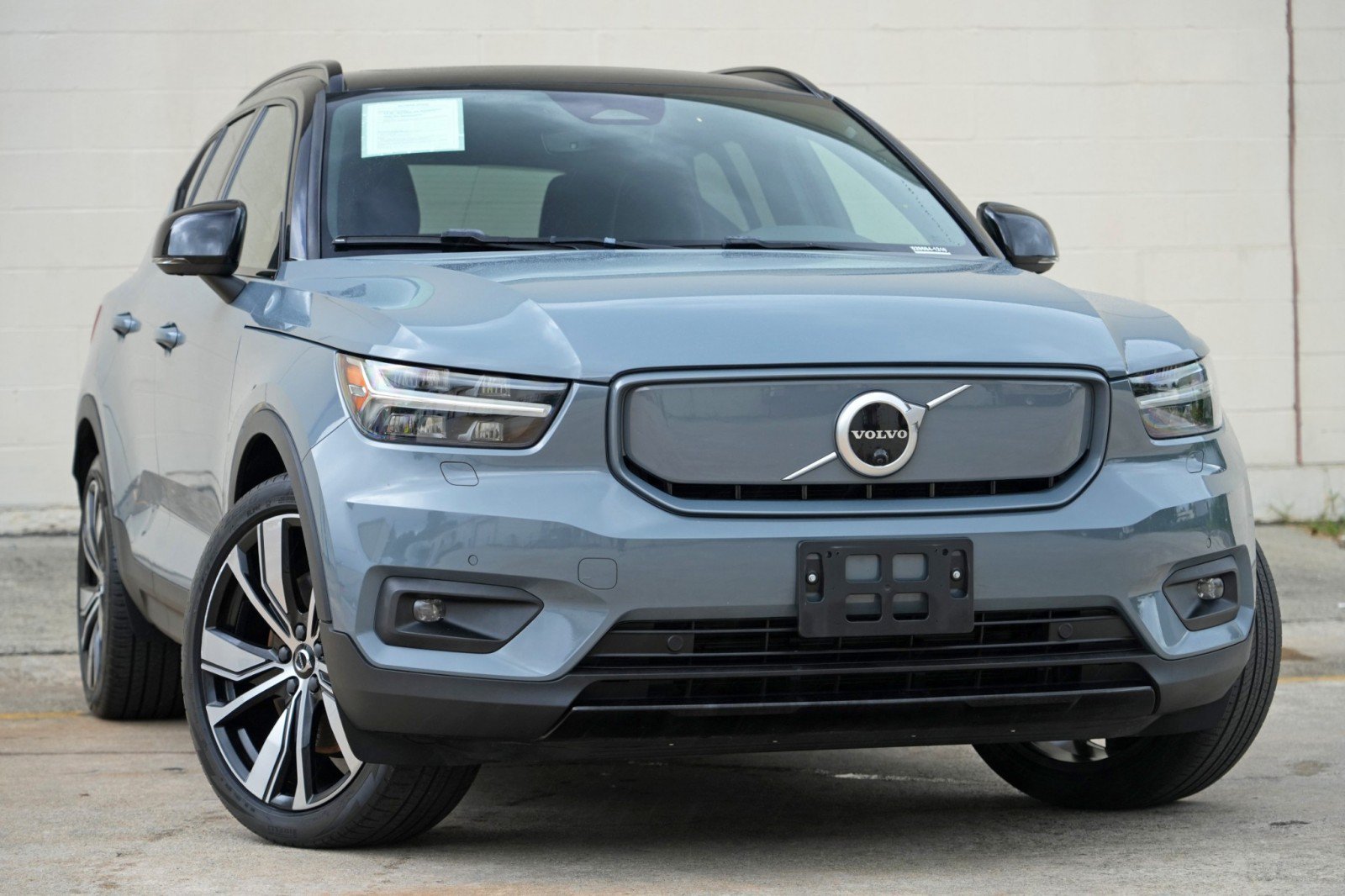 Used 2021 Volvo XC40 P8 Recharge w/ Advanced Package AWD/4WD image 2
