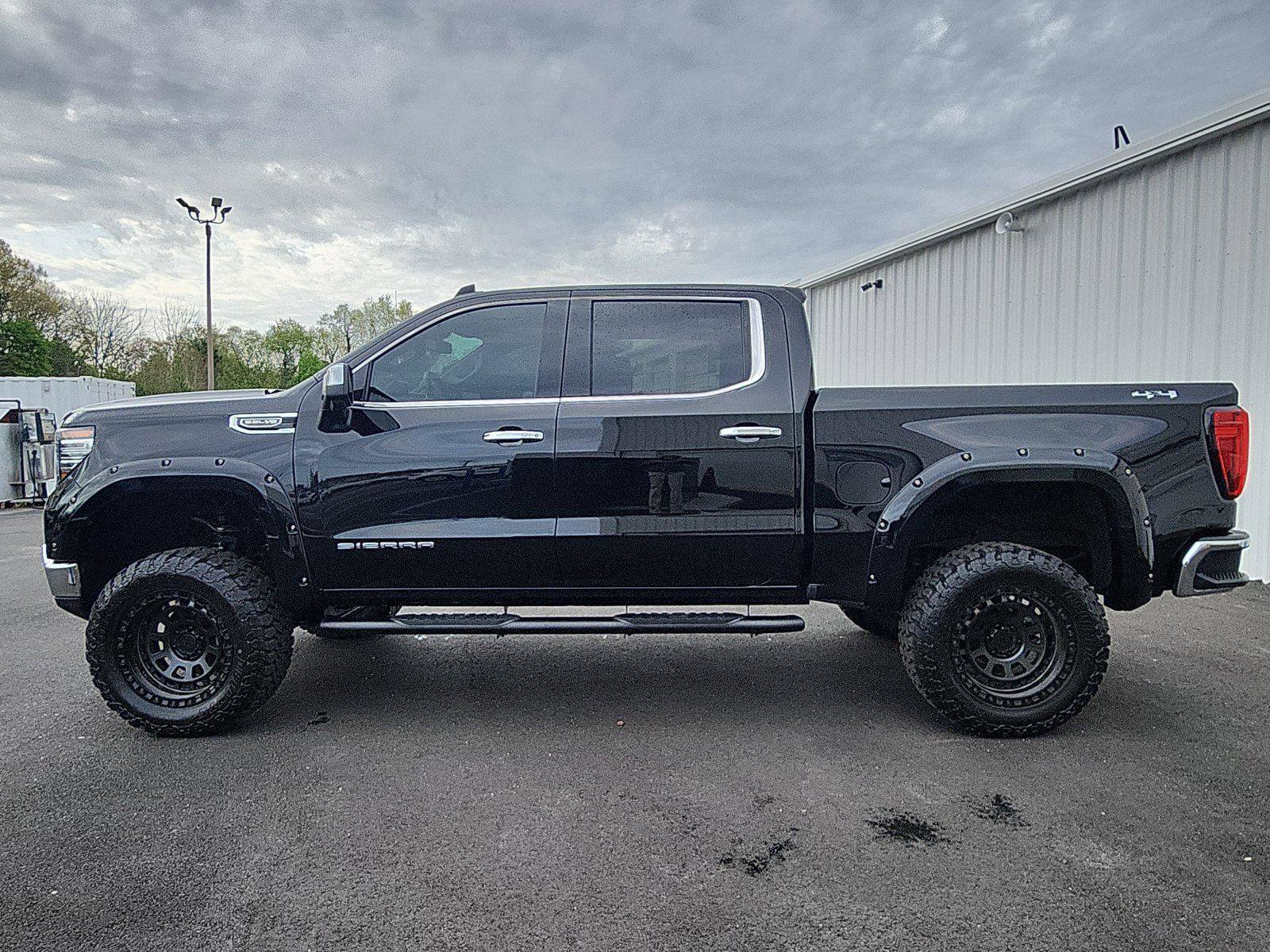 Used 2025 GMC Sierra 1500 SLT AWD/4WD image 2