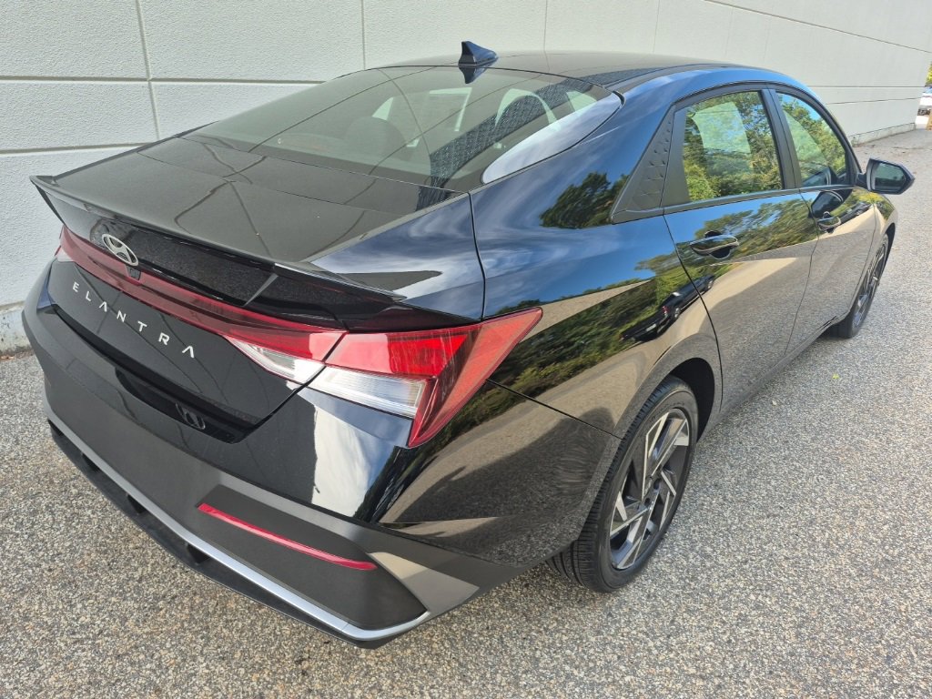 Used 2025 Hyundai Elantra Sport image 5