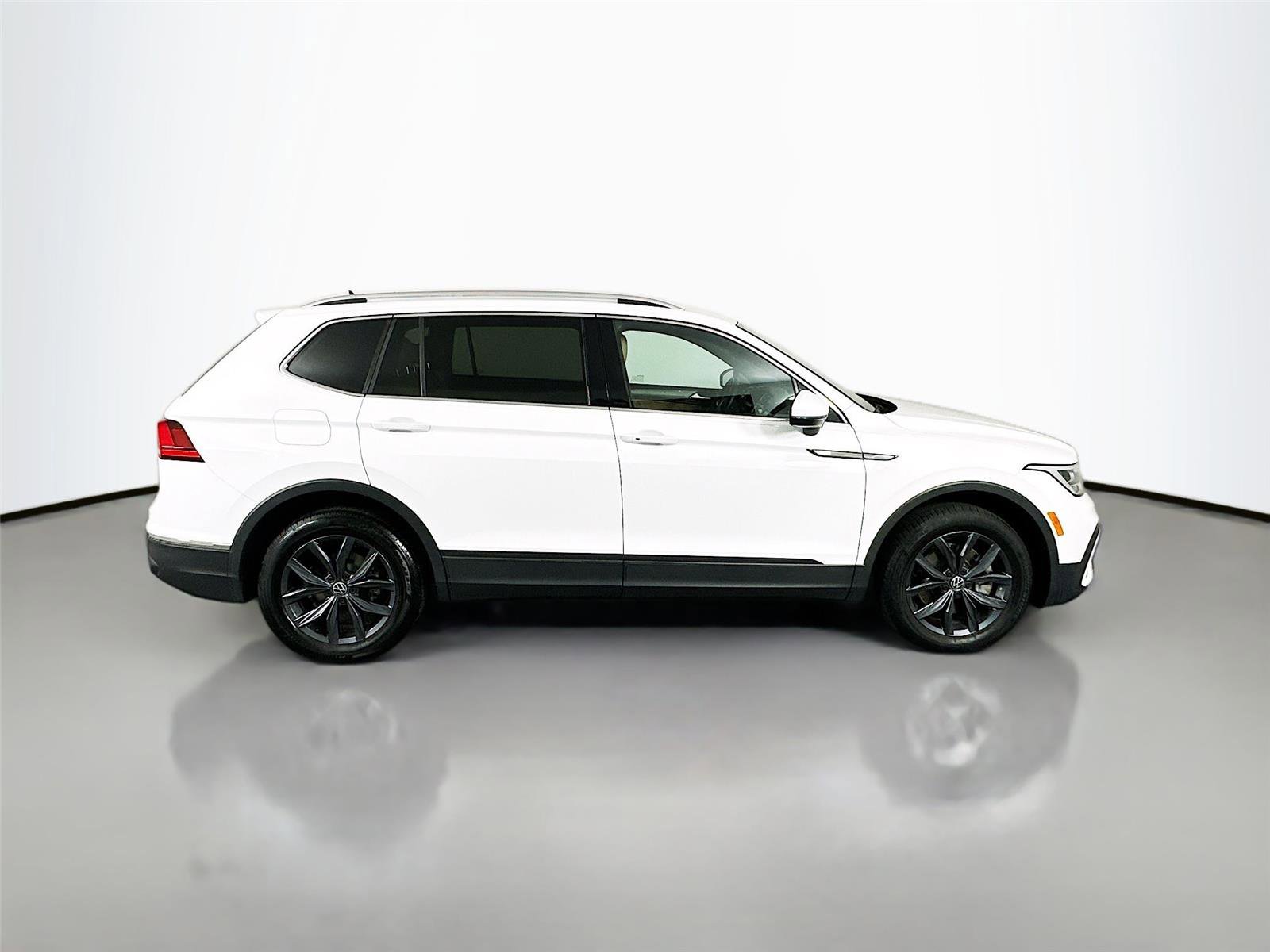 Used 2022 Volkswagen Tiguan SE image 8