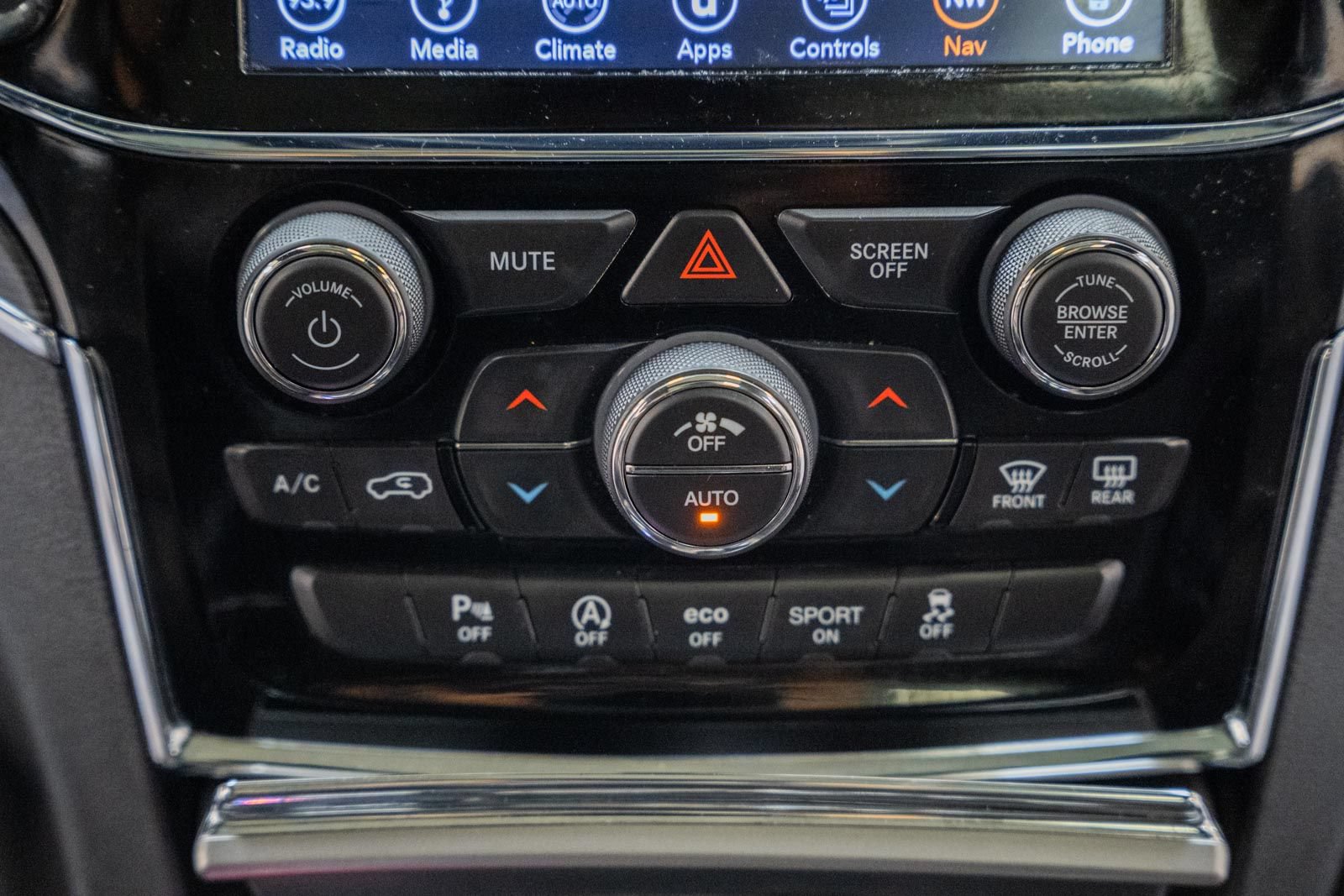 Used 2019 Jeep Grand Cherokee Limited w/ Luxury Group II RWD image 29