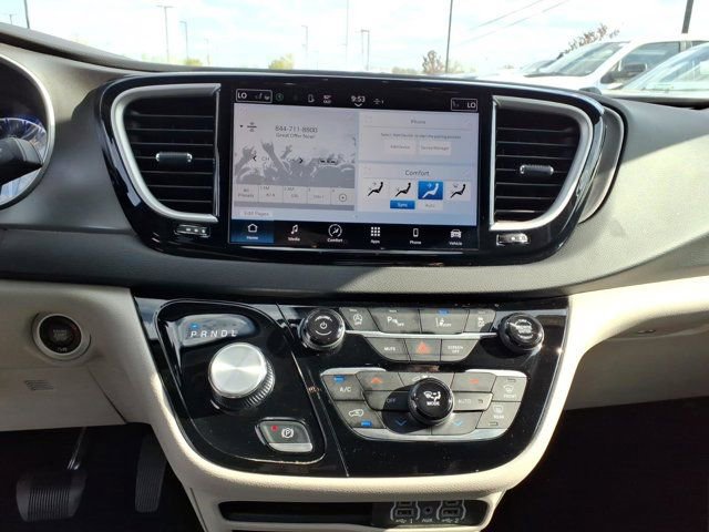 Used 2024 Chrysler Pacifica Touring-L FWD image 10