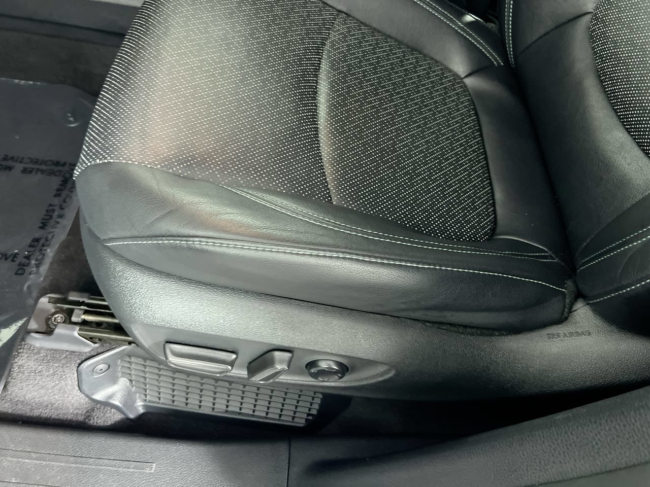 Used 2023 Toyota Sienna XSE FWD image 9