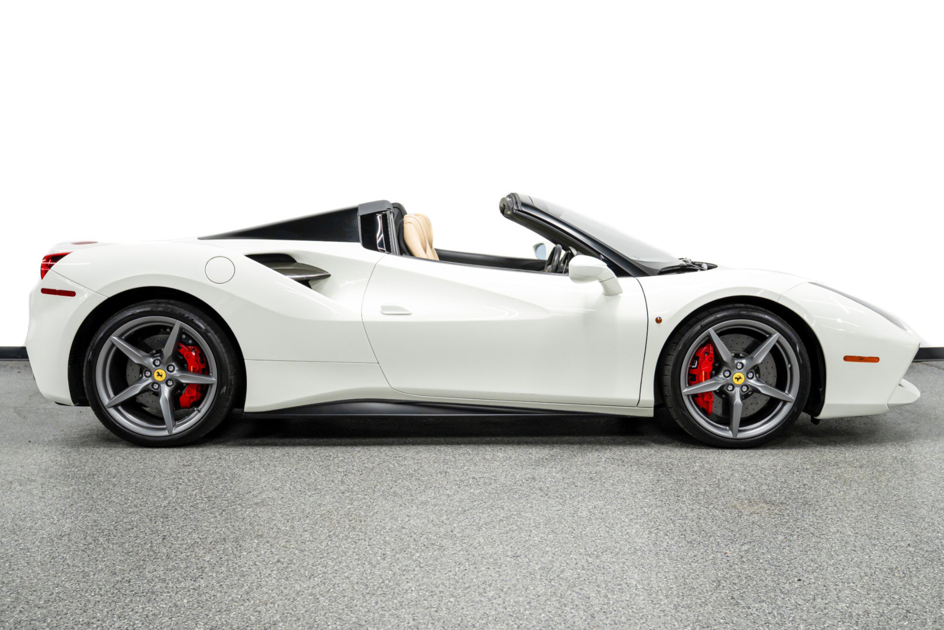 Used 2018 Ferrari 488 Spider image 42