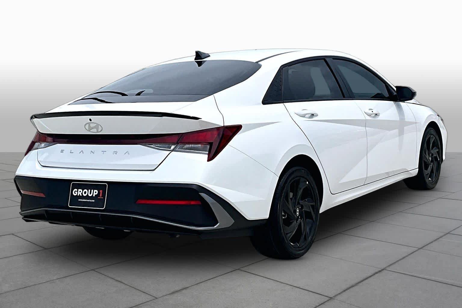 Used 2026 Hyundai Elantra Sport FWD image 12