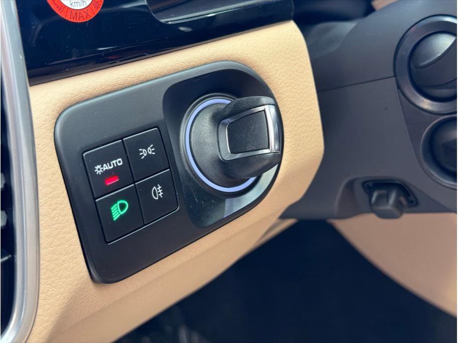 Used 2022 Porsche Cayenne Platinum Edition image 26