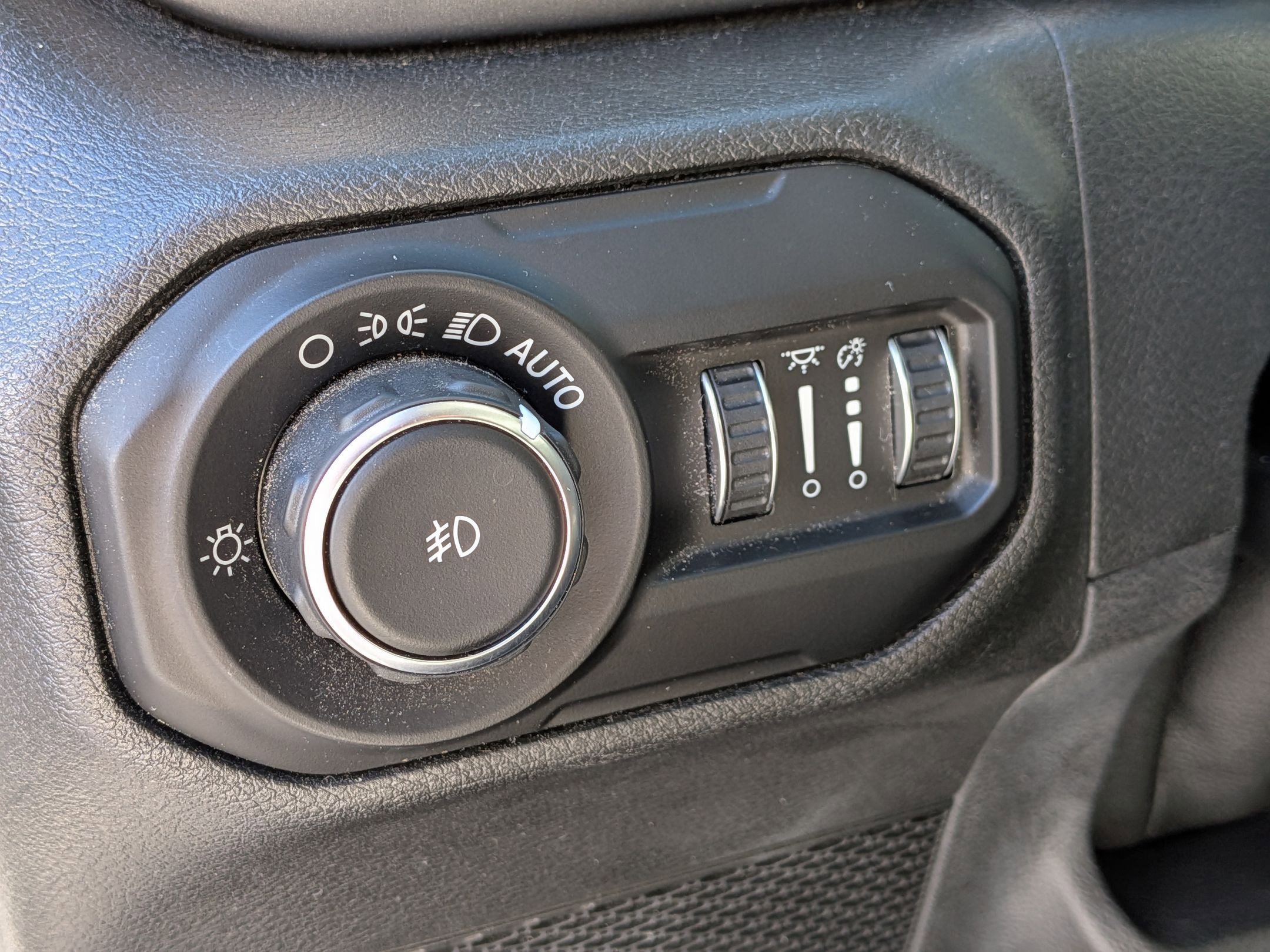 Used 2019 Jeep Wrangler Unlimited Sahara image 14