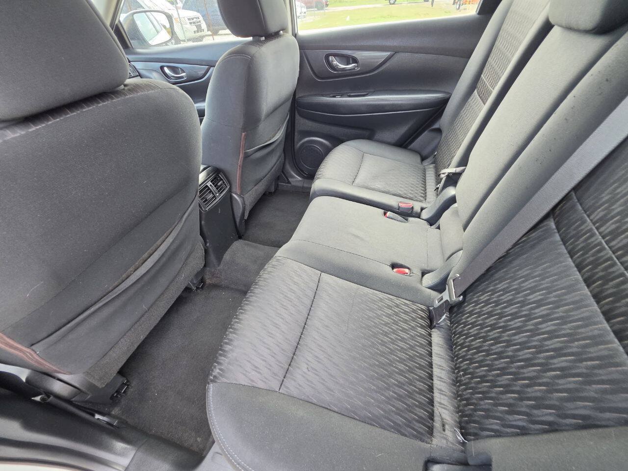 Used 2018 Nissan Rogue S FWD image 4