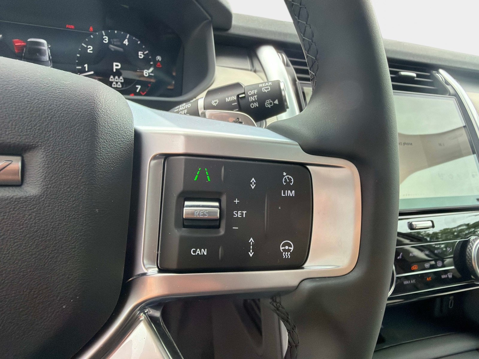 New 2026 Land Rover Discovery Dynamic SE AWD/4WD image 26