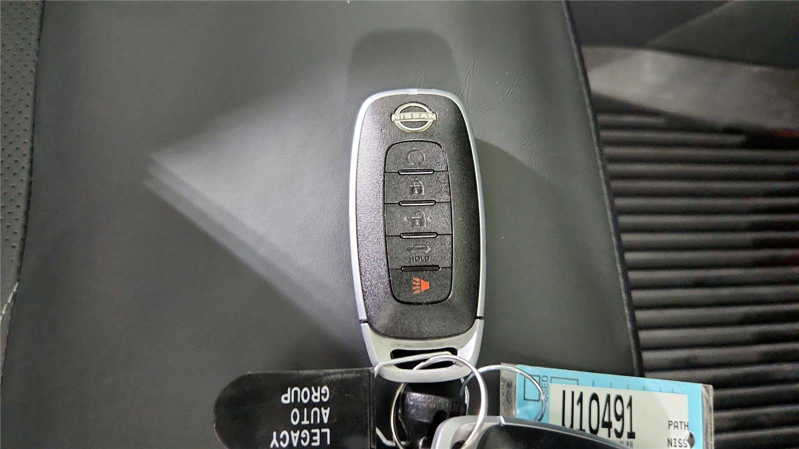 Used 2024 Nissan Pathfinder Platinum w/ Black Appearance Package AWD/4WD image 30