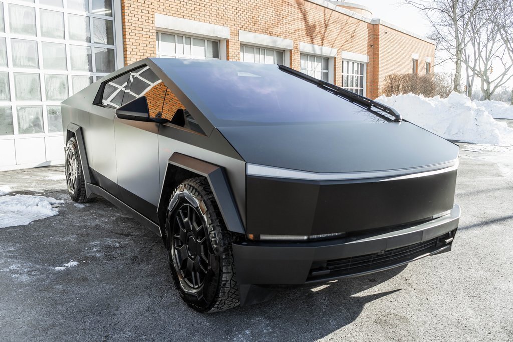 Used 2024 Tesla Cybertruck AWD Crew Cab image 7