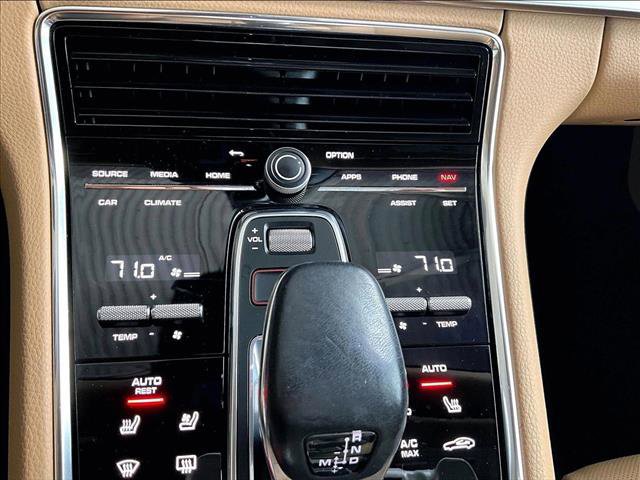 Used 2021 Porsche Panamera image 24