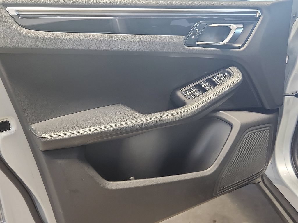 Used 2018 Porsche Macan AWD/4WD image 13