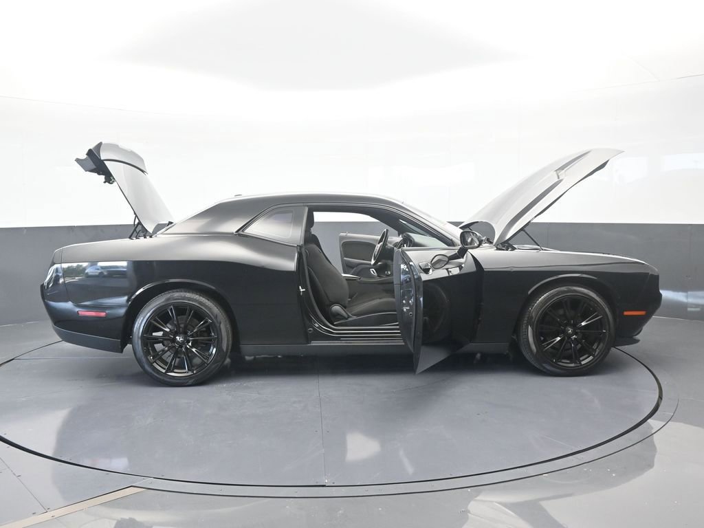 Used 2019 Dodge Challenger SXT image 70