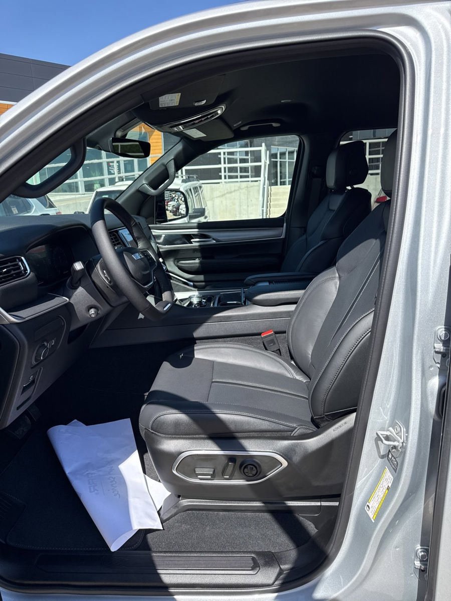 New 2026 Jeep Grand Wagoneer Limited AWD/4WD image 12