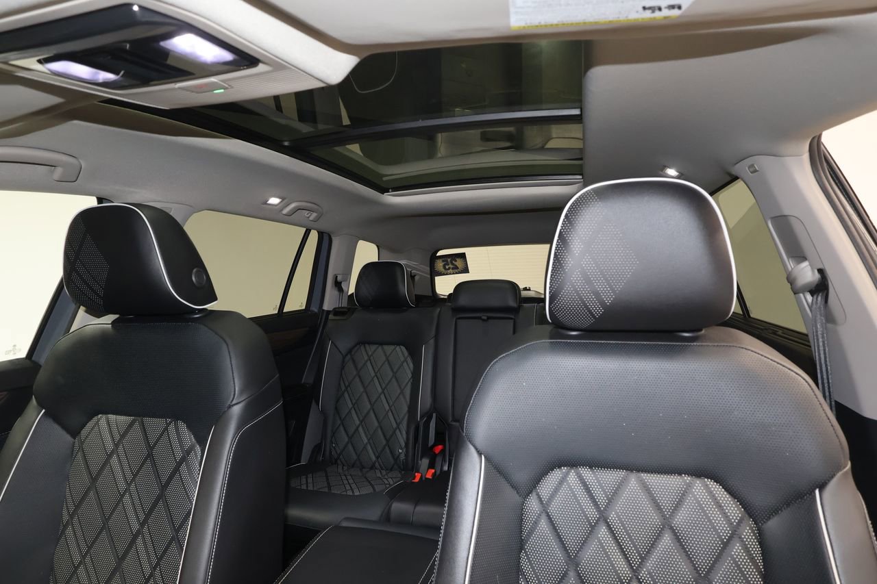 Used 2025 Volkswagen Atlas SEL Premium R-Line image 17
