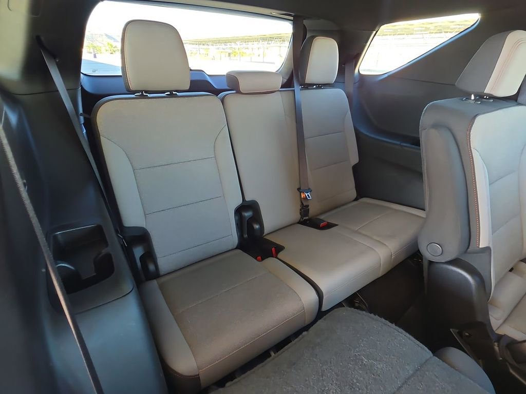 Used 2025 Chevrolet Traverse LT image 28