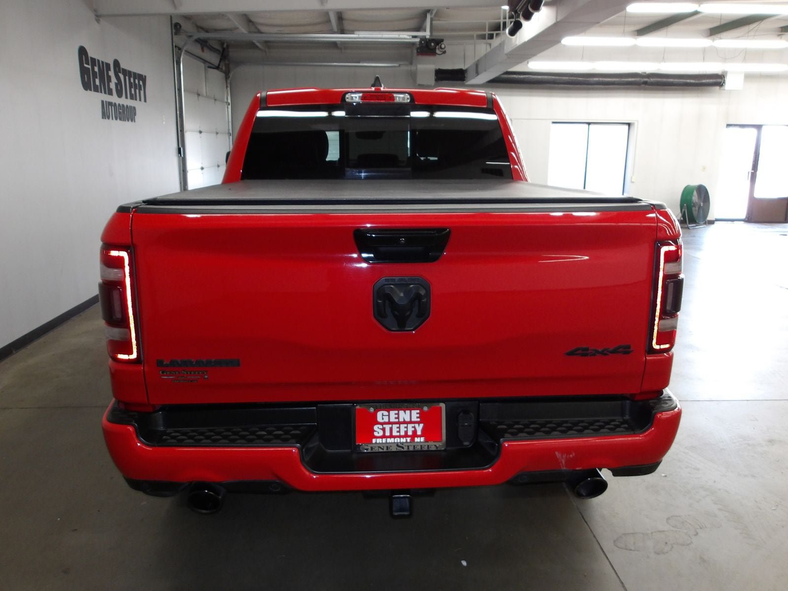 Used 2024 RAM 1500 Laramie AWD/4WD image 7