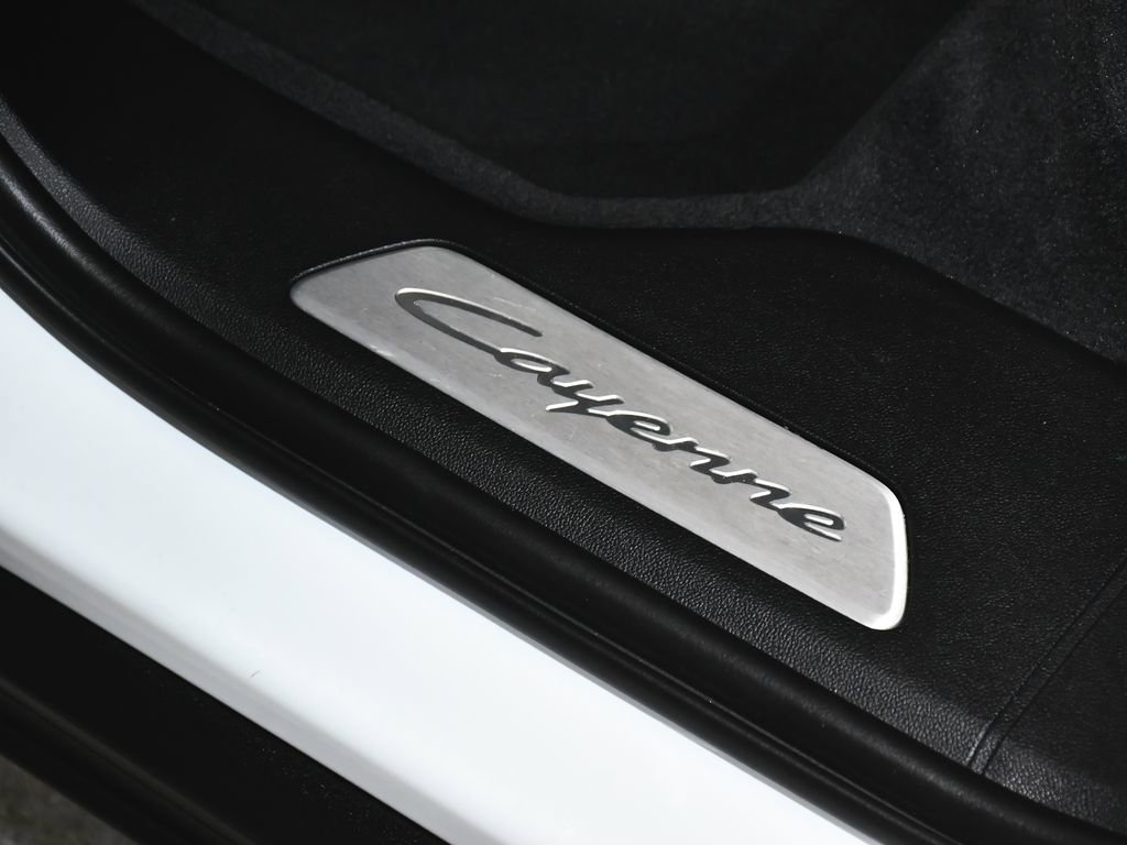 Used 2024 Porsche Cayenne Coupe AWD/4WD image 13