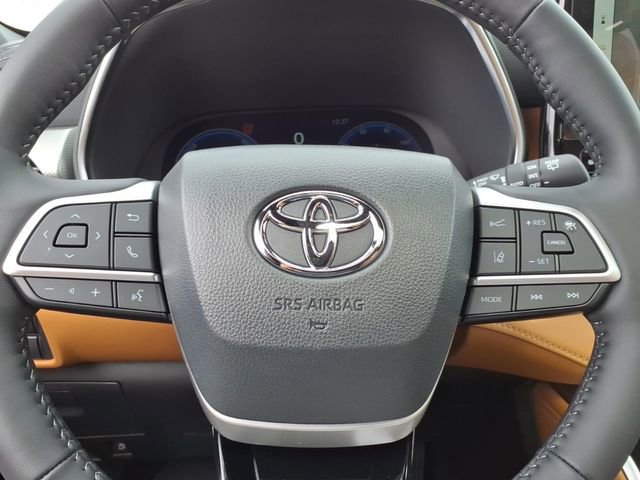 New 2026 Toyota Highlander Platinum image 25