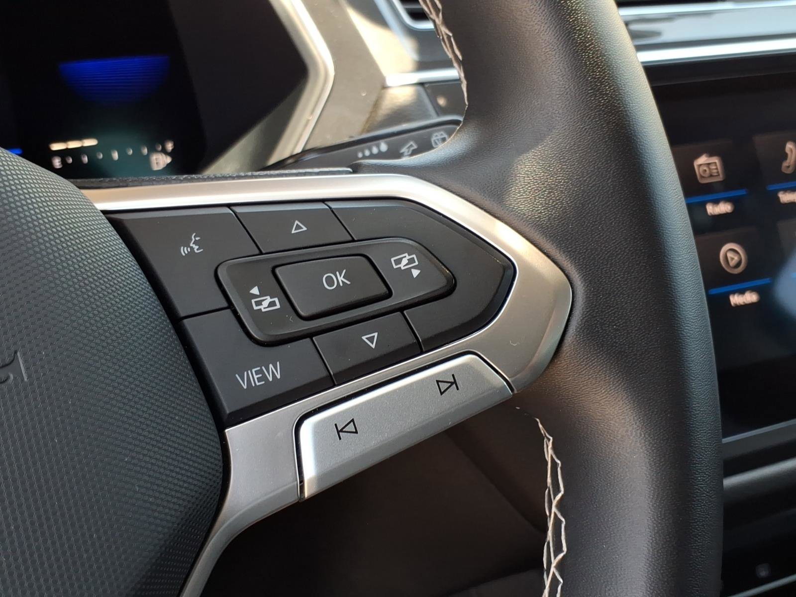 Certified 2022 Volkswagen Tiguan SE FWD image 34