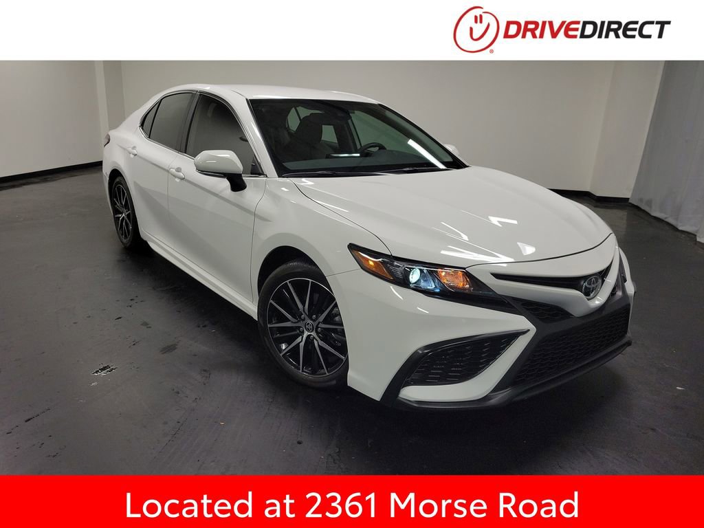 Used 2024 Toyota Camry SE w/ Convenience Package image 1