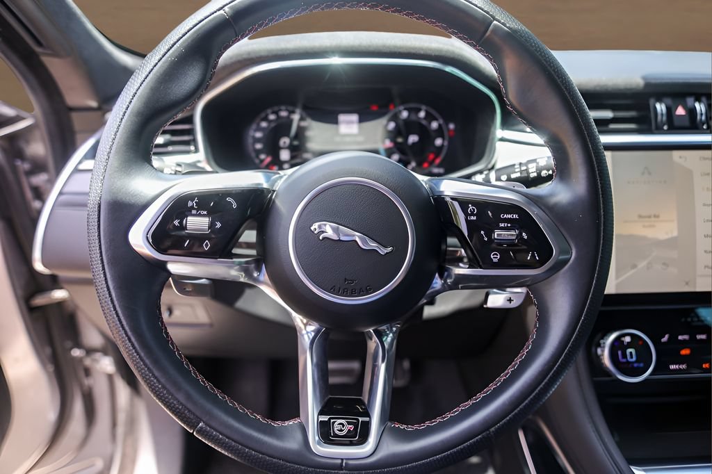 Used 2023 Jaguar F-PACE SVR AWD/4WD image 12