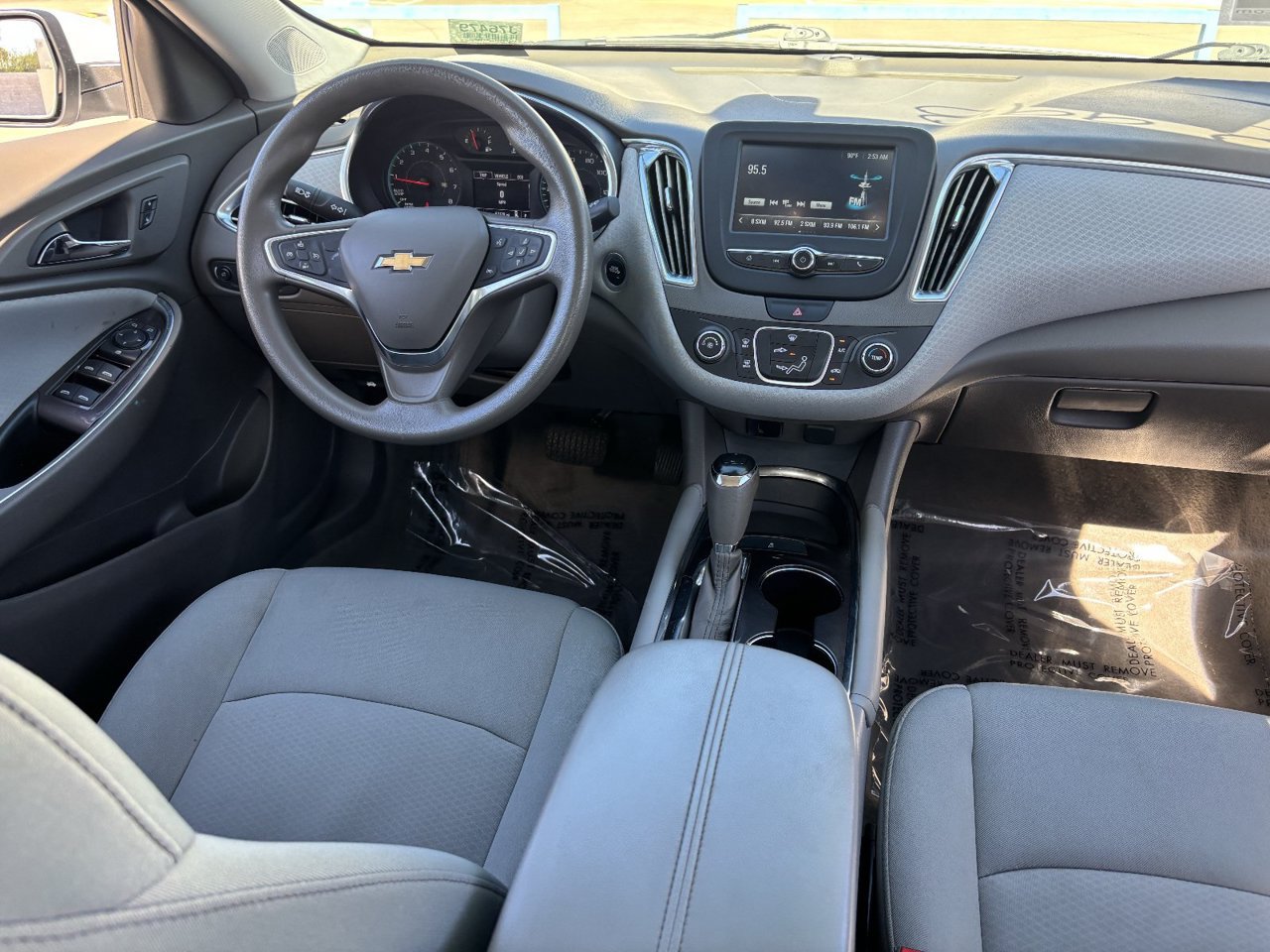 Used 2018 Chevrolet Malibu LT FWD image 12