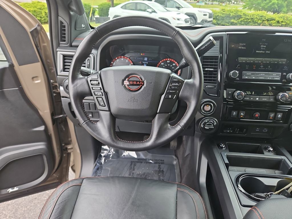 Used 2023 Nissan Titan PRO-4X w/ Pro-4x Convenience Package AWD/4WD image 14