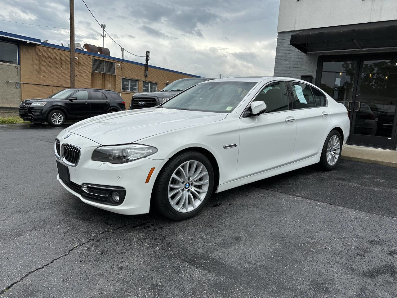 Used 2016 BMW 528i xDrive Sedan w/ Premium Package AWD/4WD image 1